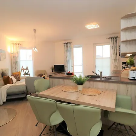 Sonnenseite App 23 * Wustrow (Fischland)